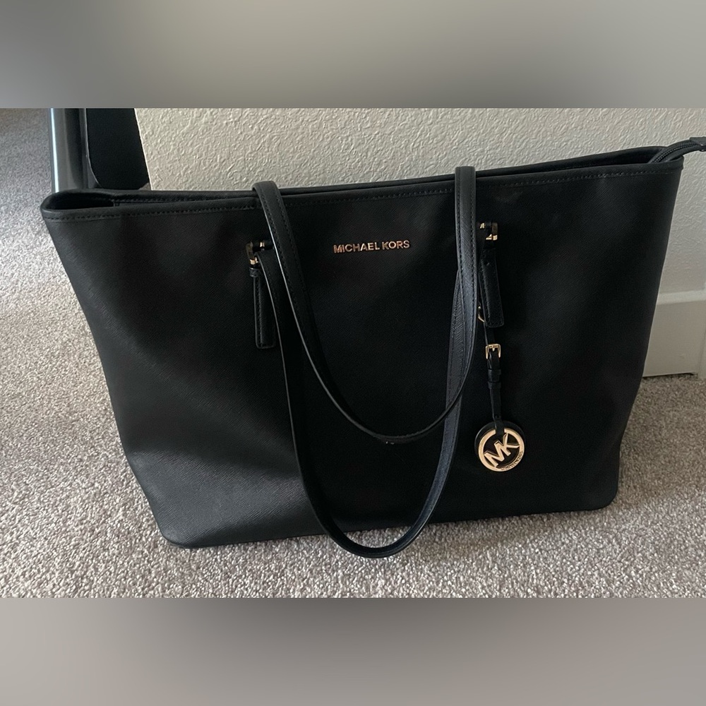 Michael Kors Jet Set Tote Bag